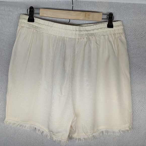 Light yellow boho shorts - Picture 3 of 4